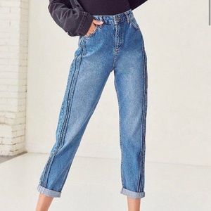 BDG high waisted mom jeans Pintuck Blue